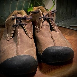 *** MEN’S, 10, KEEN SUPER COMFORTABLE SHOES! ***